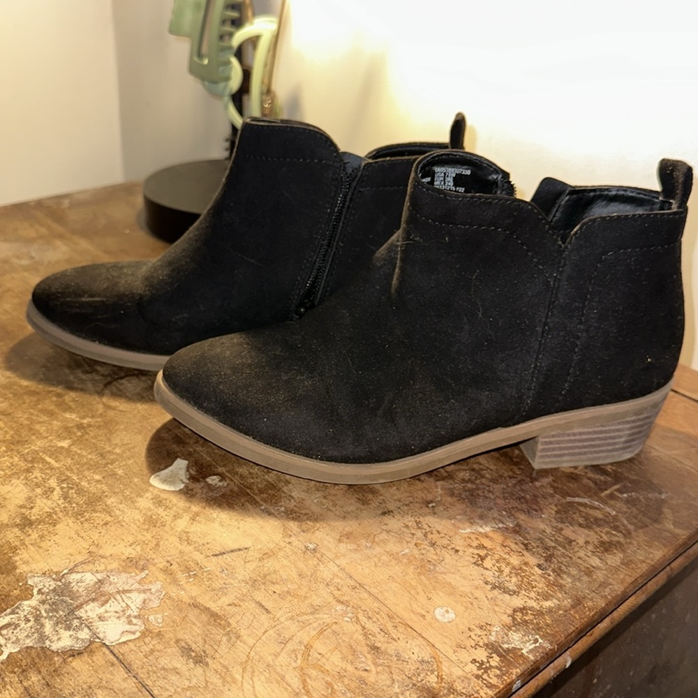 Cute booties! - Picture 3 of 5